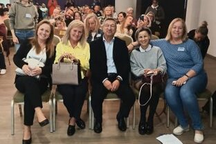Zväčšiť fotografiu - Konferencia peer review