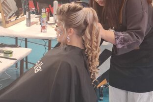 Zväčšiť fotografiu - Veľký úspech našej kaderníčky na súťaži