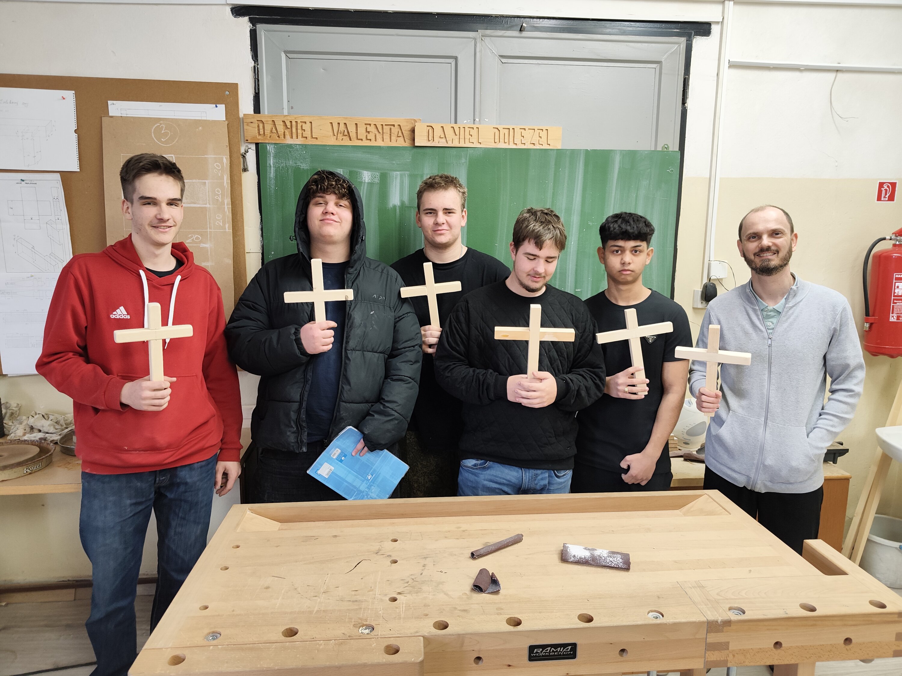 Od vyučovania k tvorbe - kríž vyrobený vlastnými rukami